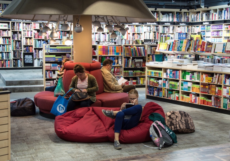 ecommerce-FLASSANS SUR ISSOLE-min_books_bookstore_book_reader_readers_reading_shop_sale_books-849006